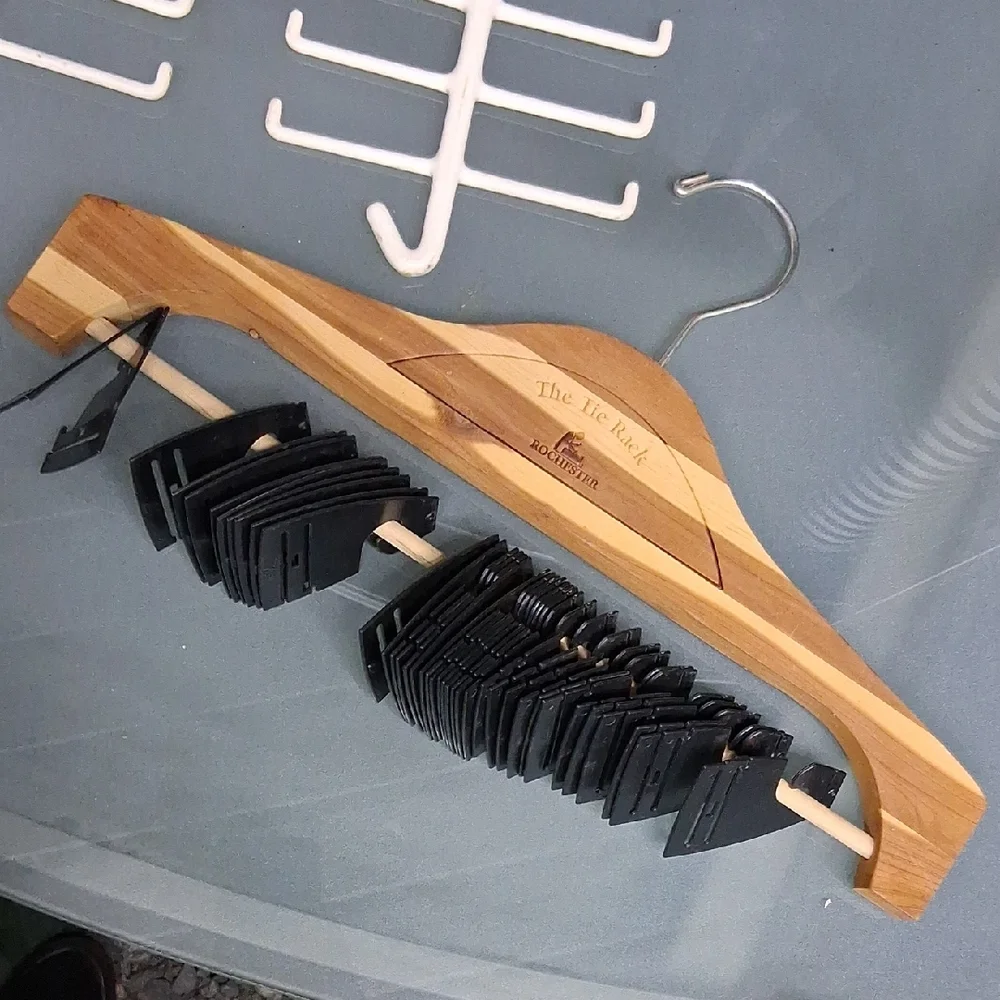 Set Of 2 Tie Hangers
